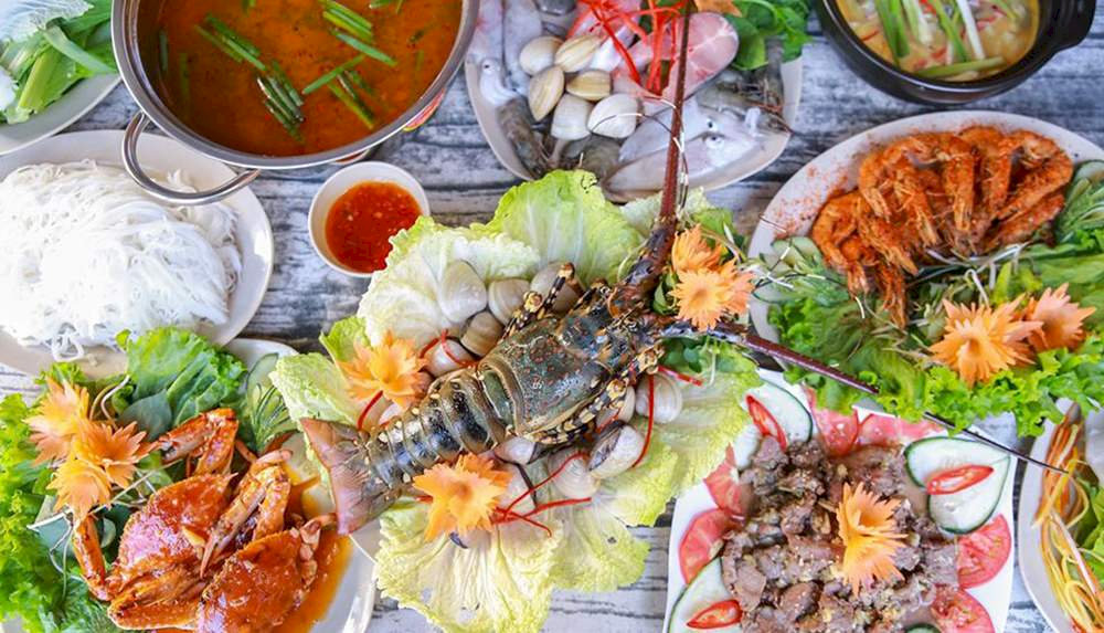 Seafood hotpot is a must-try dish for dinner after a fun day by the beach